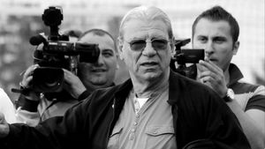 Genialul discurs pe care Emerich Ienei l-a ținut fotbaliștilor de la Steaua înaintea finalei cu Barcelona: „Mă, băieți, nu vă iau gagicile!”