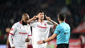 Stipe Perica ar putea ajunge la cuțit: medicii i-au propus croatului intervenția chirurgicală, fotbalistul ezită să se opereze. „Sperăm să găsim soluția”. EXCLUSIV