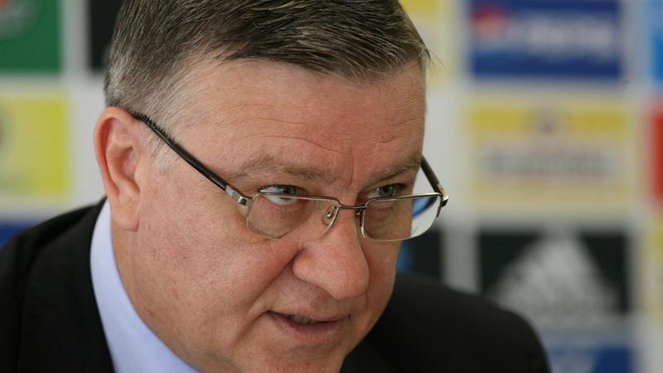 "Penescu vindea kilogramul de zahăr la 900 de grame!"**