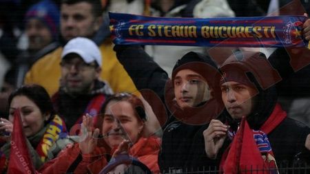 Ploaie! Vânt! Pasiunea rezistă!** 17.000 de steliști au creat o atmosferă incendiară!