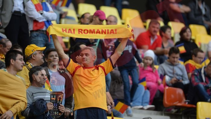 FOTO | Foame de fotbal. Și nu numai. Spectatorii de la zona VIP, ispitiți de bucatele alese