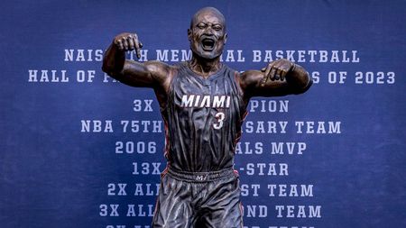 De nerecunoscut. I-au făcut o statuie, dar jucătorul a rămas blocat când a văzut-o pentru că nu seamănă cu el: „Cine e ăsta?”