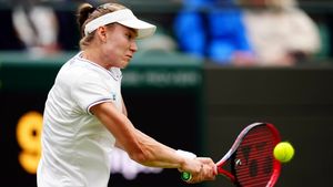 Relații intime și jigniri suburbane pentru una dintre cele mai bune jucătoare de tenis din lume: „Proasto, fără mine, ai fi cules cartofi în Rusia!”