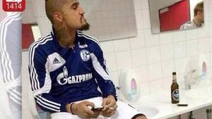 S-a lăsat cu demisii. FOTO: Boateng, surprins fumând și consumând alcool la un test antidoping