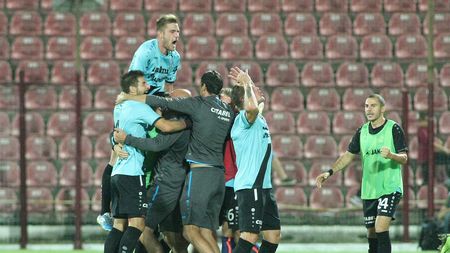 Dilema lui Tom Schnell: cum să-i spună șefului că a eliminat CFR și va mai avea nevoie de zile libere?