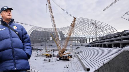 REPORTAJ | Cu "eroul de la Bratislava" pe OZN-ul din Bănie: "Craiova va reintra în circuitul internațional odată cu inaugurarea stadionului"