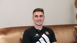 Poveștile singurului român care evoluează în Kazahstan! Bogdan Vătăjelu: „Am descoperit acolo carnea de cal și îmi place foarte mult! Mai ales frigărui”. Ce își dorește la Aktobe în sezonul care începe în martie. VIDEO EXCLUSIV