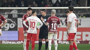 Fostul atacant al „câinilor”, mesaj tranșant după Rapid - Dinamo: „Domnul arbitru a făcut meciul varză”