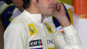 Alonso a scăpat teafăr dintr-un accident de avion!