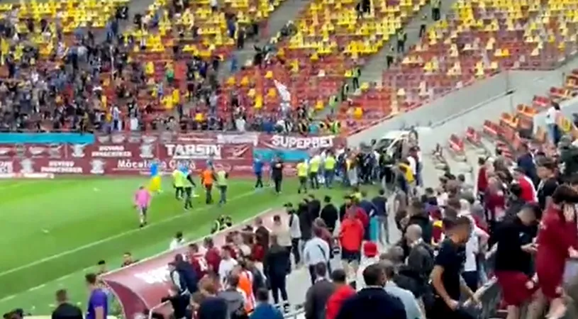 Imagini șocante pe Arena Națională! Jucătorii Universității Craiova, scoși de pe teren cu jandarmii. Ce au făcut rapidiștii pentru a-i bloca | VIDEO