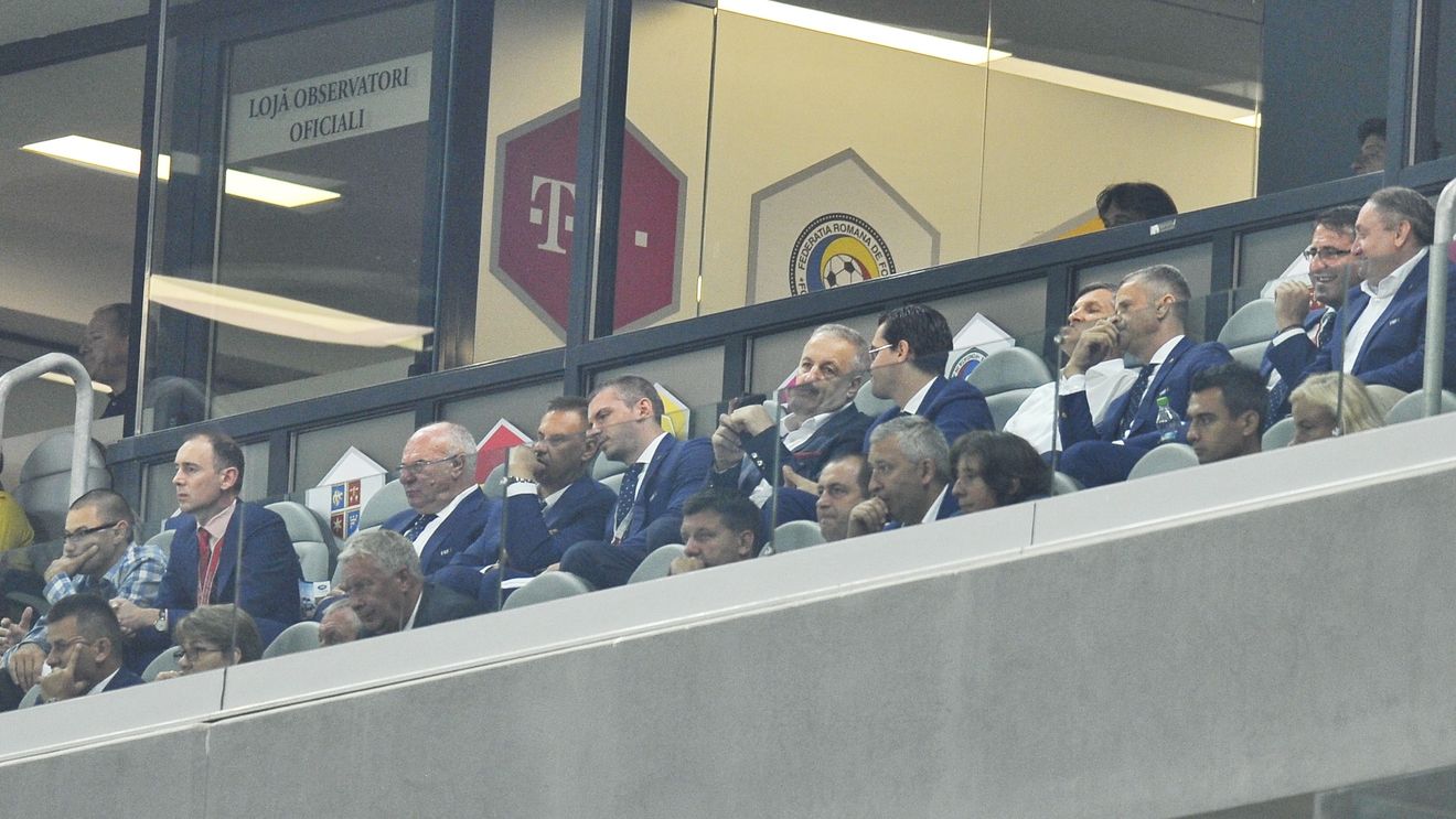 Noaptea cuțitelor lungi în fotbalul românesc. Taberele care se înfruntă în războiul civil de după eșecul cu Polonia