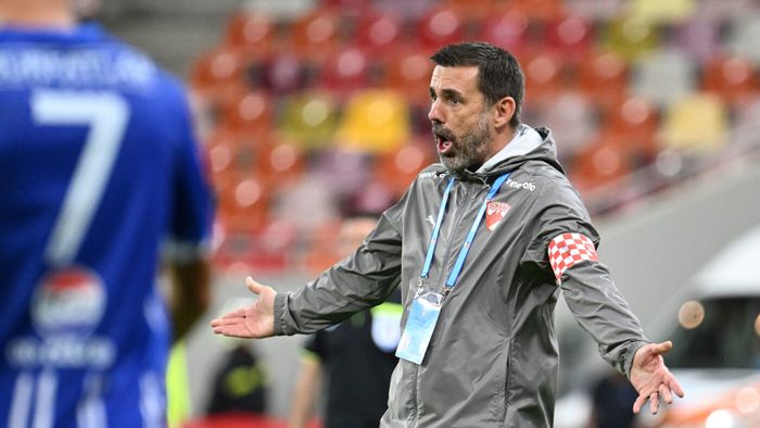Misterele lui Kopic, bătrânul negustor de timbre. Gabriel Berceanu scrie povestea remizei Dinamo - Farul 1-1: după o repriză dominată clar, „câinii” parcă au plecat de la stadion!