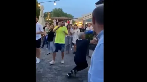 Momente de panică la petrecerea Universității Craiova! Sorin Cârțu a căzut în timpul băii de șampanie. Ce s-a întâmplat | VIDEO