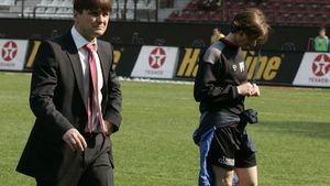 Uhrin jr nu exclude varinta Dinamo:** "Pot pleca oricând de la Mlada"