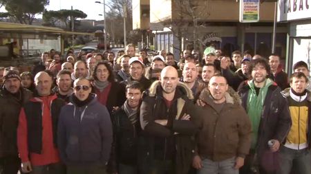 VIDEO Ce faci când echipa favorită are meci chiar de Valentine's Day?**