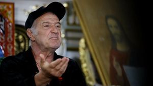 Gigi Becali a așteptat până în ultimul moment să îi „dea” echipa lui Șumudică. Ce prim „11” aliniază FCSB și pe cine trimite Rapid în teren
