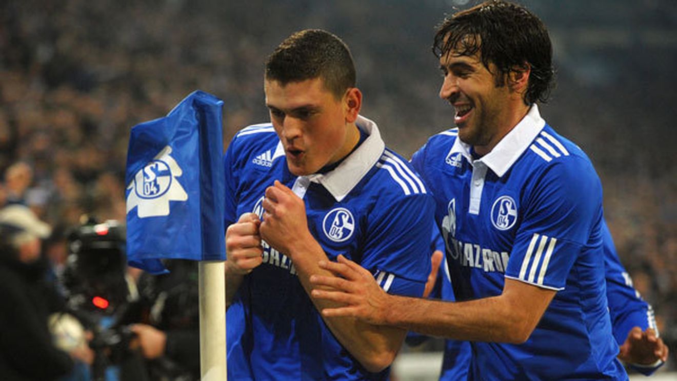 VIDEO Schalke a demolat-o pe Werder!** Raul și Huntelaar au făcut show cu Bremen