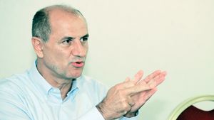 Copos amenință, Iancu este ironic