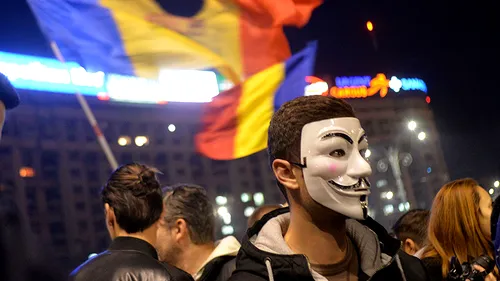 Ultrașii echipelor din București și-au făcut loc printre protestatarii de aseară. Cum s-au manifestat