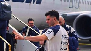 Imagini de la plecarea naționalei României spre Turcia: „Încărcați cu încrederea unei națiuni”