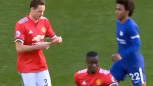 FOTO | Matic a făcut totul public pe Instagram :). Ce scria pe biletul trimis de Mourinho în timpul meciului cu Chelsea