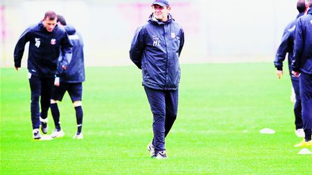 Trei meciuri îi decid soarta lui Lăcătuș!** VEZI programul Stelei!