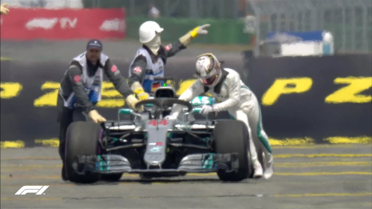 Dezastru pentru Hamilton la Hockenheim! Pilotul Mercedes a fost nevoit să-și împingă monopostul la boxe și va pleca de pe 14 în MP al Germaniei. Vettel pornește din pole-position