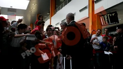 FOTO - Manchester a ajuns la Cluj!** Ferguson a dat autografe fanilor