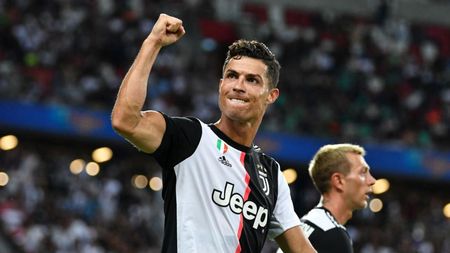 Cristiano Ronaldo și-a schimbat look-ul în izolare! Cum arată noua versiune a lui CR7: ras în cap! | FOTO&VIDEO