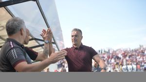 Pancu a promovat în Liga 2 și a aruncat "bomba" în direct la TV: "Are nevoie de noi și noi de el!". Alex Ioniță a anunțat că vrea să joace în Liga 2: "Este casa mea! Aș da toate titlurile ca să promovez în Liga 1 cu Rapid"