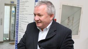 Cel mai bun "central" va primi 20.000 de euro! CUM COMENTEZI?