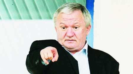 Porumboiu a TURBAT după Astra-CFR!** "Mă gândesc să mă retrag! Regret că am investit bani în mizeria de fotbal de la noi! Suntem carne de tun pentru Paszkany!"