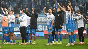 Cum e prezentată Universitatea Craiova de către cei de la Rapid Viena. „Au fost vremuri întunecate!”