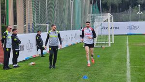 Mihai Popescu trage tare pentru a nu fi dat afară de Gigi Becali! Imaginile momentului cu fundașul FCSB