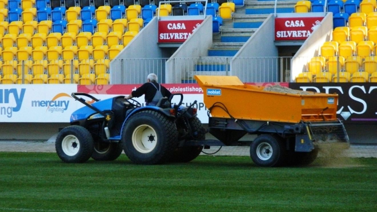 Petrolul se pregătește pentru meciul de Cupă cu Astra, dar și pentru derby-ul cu Dinamo. Gazonul de pe "Ilie Oană" a intrat în renovare