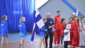 Viitoarele staruri ale tenisului au servit la București. Sever Dron: "În România se mai cumpără meciuri, dar cu banii nu poți ajunge în vârf"