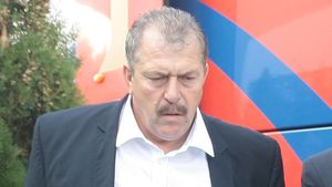 Duckadam a găsit argumentul salvator pentru Martinovic și Stanca:** "Dacă săreau să apere arbitrul, mai erau eliminați?"