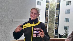 EURO 2016 | Să facem "cunoștință" cu Ana Maria Iuganu. "Sunt mândră că fac parte din lotul României!". Ce a spus extrema stângă despre "botezul" debutului, colaborarea cu Neagu și duelul care urmează cu Vyakhireva