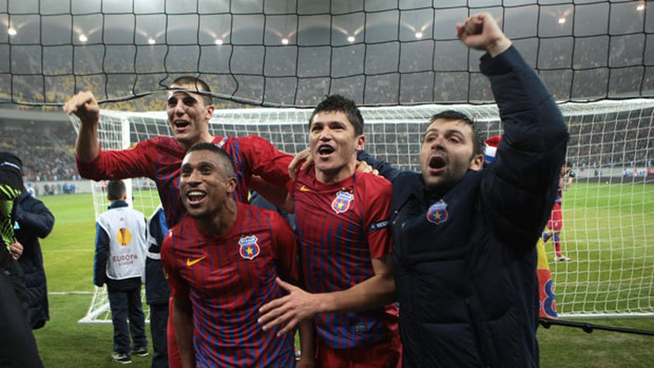 El e stelistul suspectat că i s-a urcat celebritatea la cap!** Un coleg profită de vremea rea și îi dă "palme" zilnic pentru "fumurile" lui :)