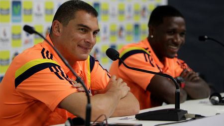 Veteranul columbian Faryd Mondragon poate bate un record vechi de 20 de ani. Mircea Lucescu și Gică Hagi, referințe în cariera portarului
