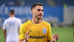 NE-VE-RO-SI-MIL! Laurențiu Popescu a apărat un penalty în minutul 90+3, în Ararat – Craiova! VAR a dictat repetarea execuției, portarul oltenilor a apărat din nou, dar oltenii tot au luat gol!