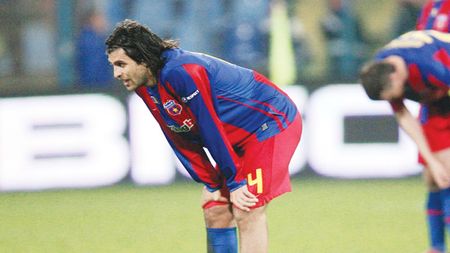 Jucătorii s-au săturat** de Toja!