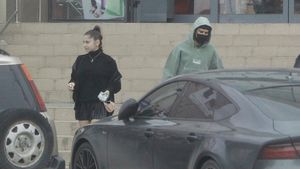 Florinel Coman, surprins într-o ipostază inedită alături de iubită! Ce face „perla” lui Gigi Becali, după accidentarea suferită la națională | VIDEO EXCLUSIV