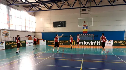 FOTO | S-au stabilit echipele finaliste de baschet, feminin și masculin, la Olimpiada Liceelor McDonald's. Duminică, începând cu ora 8:30, la CSȘ 6 București, se vor decide campionii