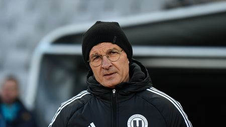 Seriosul Ioan Ovidiu Sabău vorbește despre „bătaia din vestiar” dintre „neserioșii” Dan Nistor și Alex Chipciu! „Mai apar discuții aprinse, dar ei sunt prieteni”