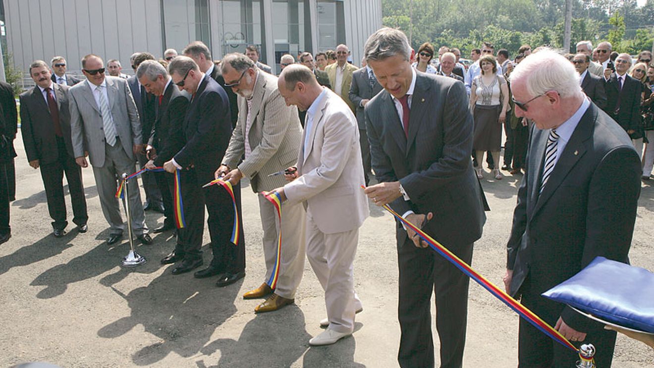 5 personalități au tăiat panglica Complexului de la Izvorani