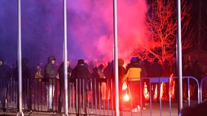 Liderul galeriei unei echipe din Superliga, dezvăluire șocantă. „Plătim jandarmii să introducă torțele pe stadion!” Cum sunt folosite fetele care merg la meciuri