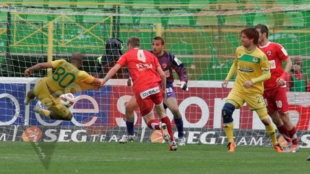 Vaslui - Dinamo 2-0!** Wesley și Cânu au îmblânzit "câinii"