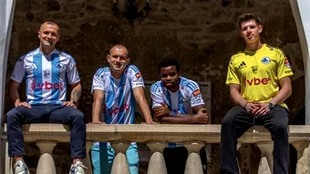 Meci de sărbătoare în haine noi! Corvinul îmbracă la ultimul joc din Liga 2, la finalul căruia primește trofeul de campioană, noul său echipament