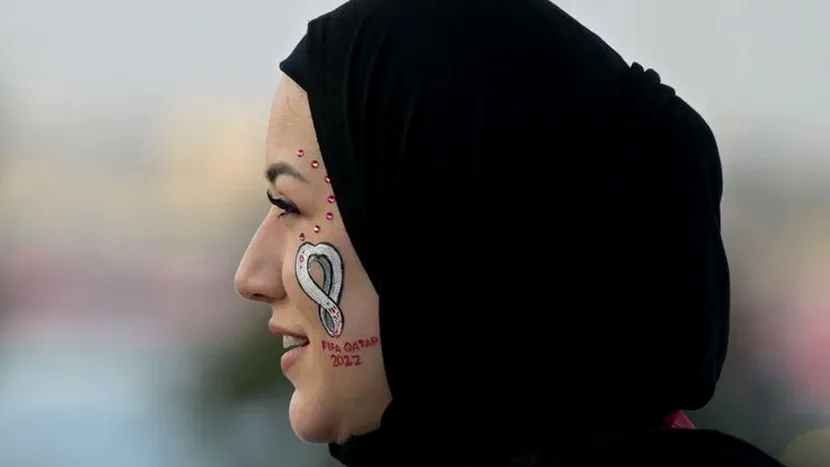 De ce sunt atât de puține femei în Qatar și care este procentul lor din populație
